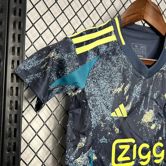 Kit Enfant Ajax Extérieur 2024/2025